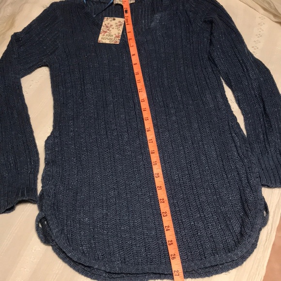 Ladies “Pink Republic” Blue V-Neck Long Sweater - Picture 9 of 12